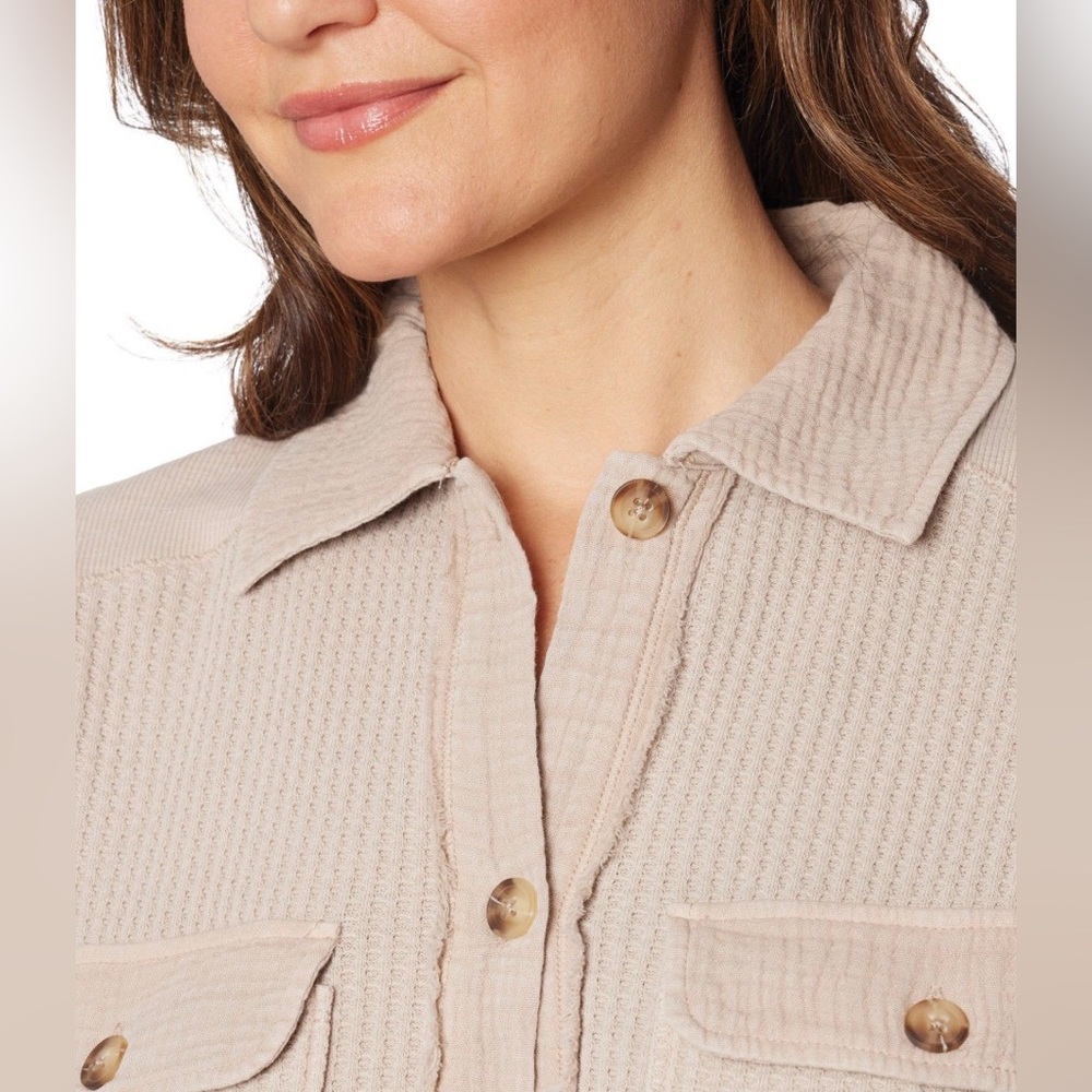 NWT Briggs Women's Tan Waffle Button-Down Shirt size L - Picture 4 of 6